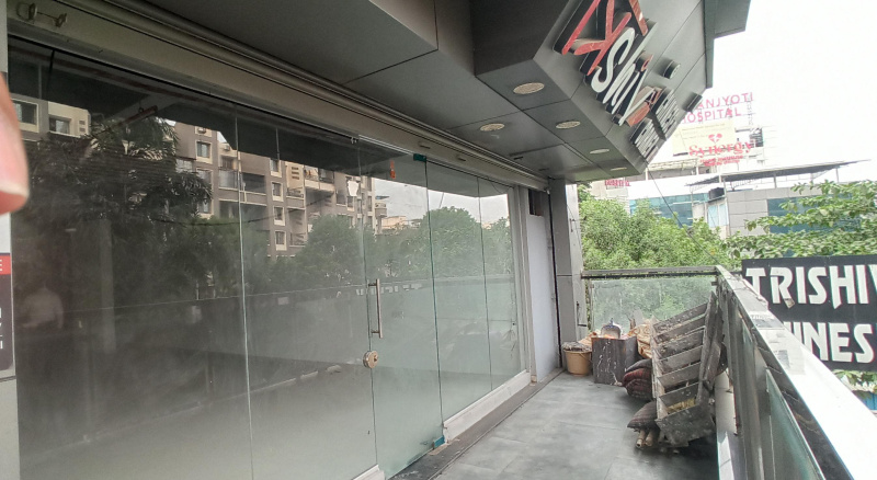  1100 Sq.ft. Commercial Shop for Sale in Pimple Saudagar, Pune