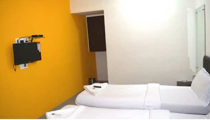 Hotels 4500 Sq.ft. for Rent in